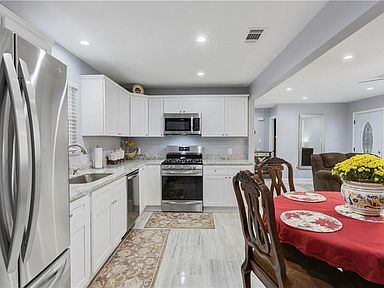 Building Photo - 212 Maumus Ave