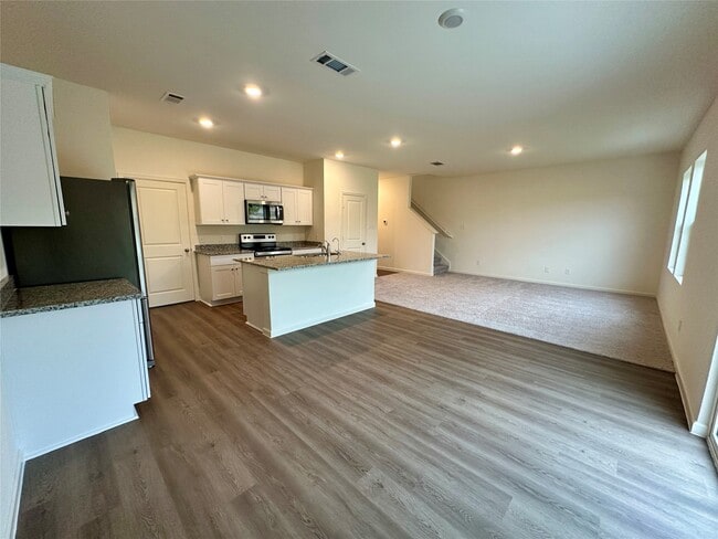 Building Photo - 14850 Calderon Dr