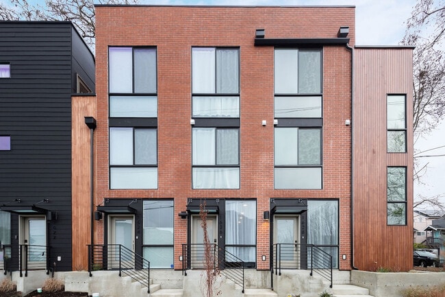 Building Photo - 905 17th Ave