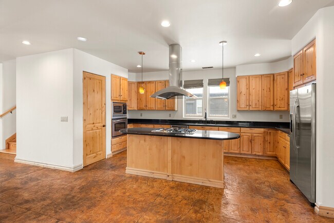 Foto del edificio - 211 Juniper Ct