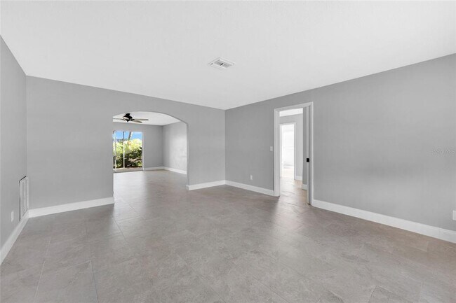 Foto del edificio - 124 Crystal Beach Ave