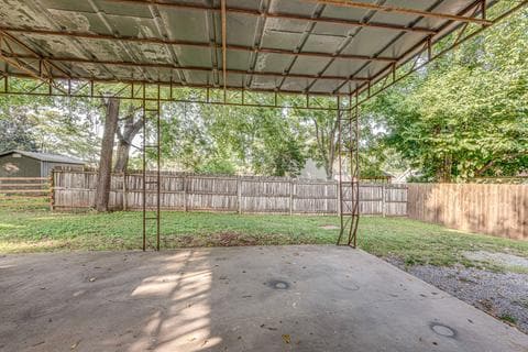 Building Photo - Very nice home with good appliances