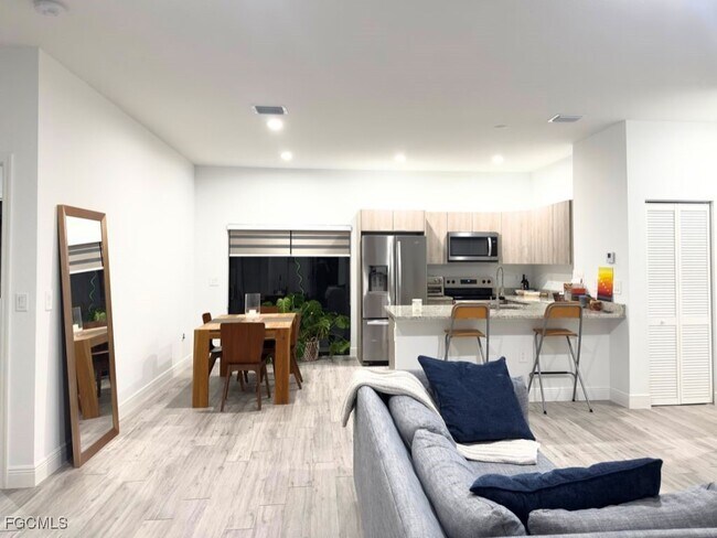 Foto del edificio - 8033 Melody Cir