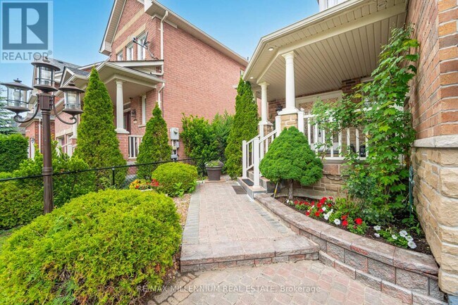 Photo du bâtiment - 102 Laurier Ave