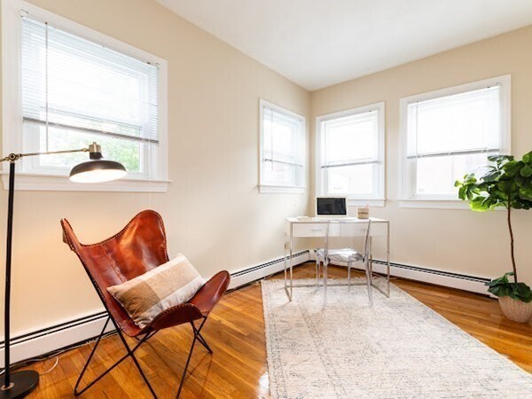 Building Photo - 284 Melrose St