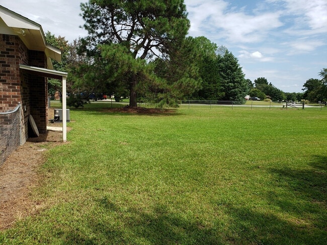Foto del edificio - 5050 Queen Chapel Rd