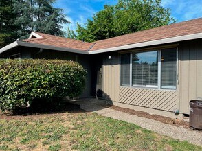 Building Photo - 2802-2802 SE 145th Ave