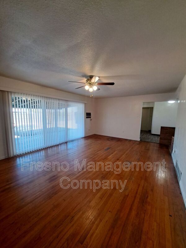 Building Photo - 4463 E Simpson Ave
