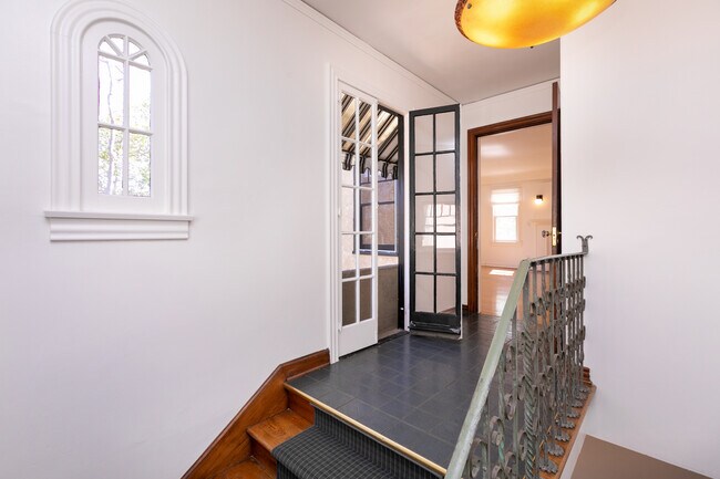 Landing -Juliet Balcony - 171 S Orange Dr