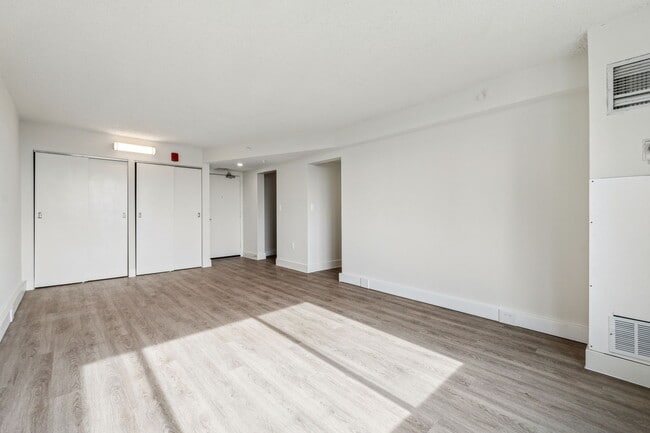 Building Photo - Edgewood Commons