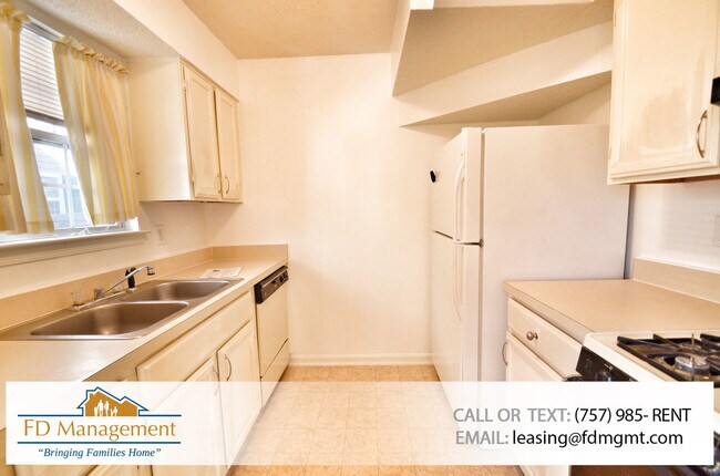 Building Photo - Spacious Condo Available in Newport News!