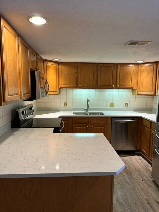 Foto principal - 1357 Turner Rd