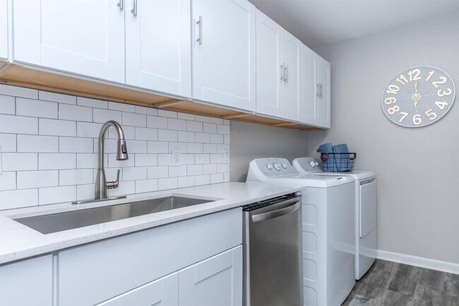 Foto del edificio - 18001 Cypress Trace Rd