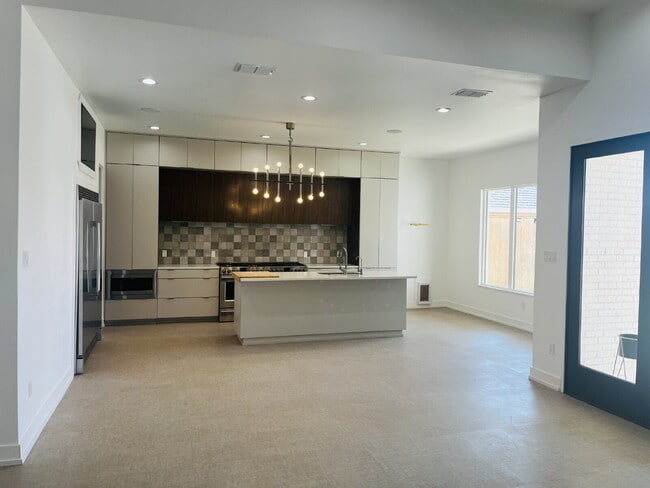 Building Photo - Beautiful 2020 Parade Home in Escondido Ranch