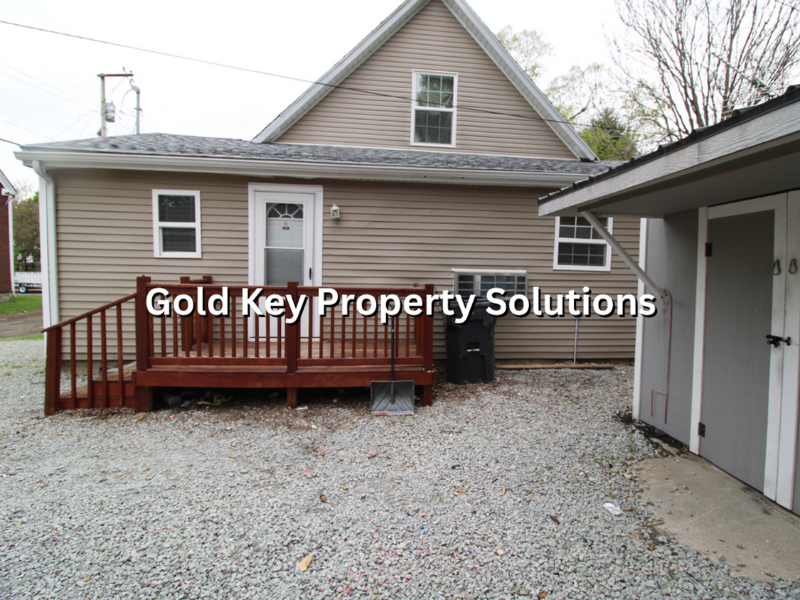 Primary Photo - 1 BR 1 BA Downstairs Apartment with ALL UT...
