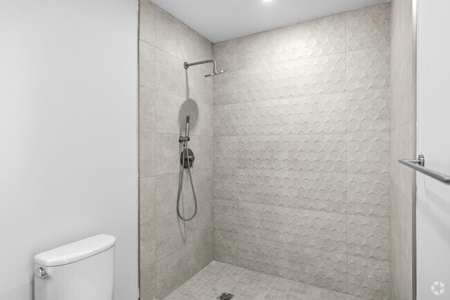 3BR, 3BA - 1,267SF - Bathroom - Gardens Residences