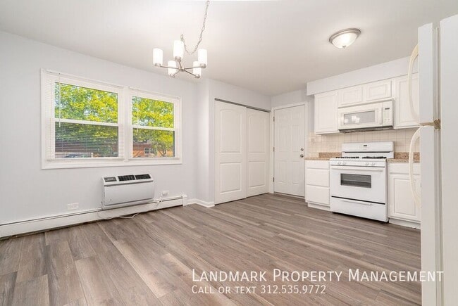 Building Photo - 9825 El Cameno Ln