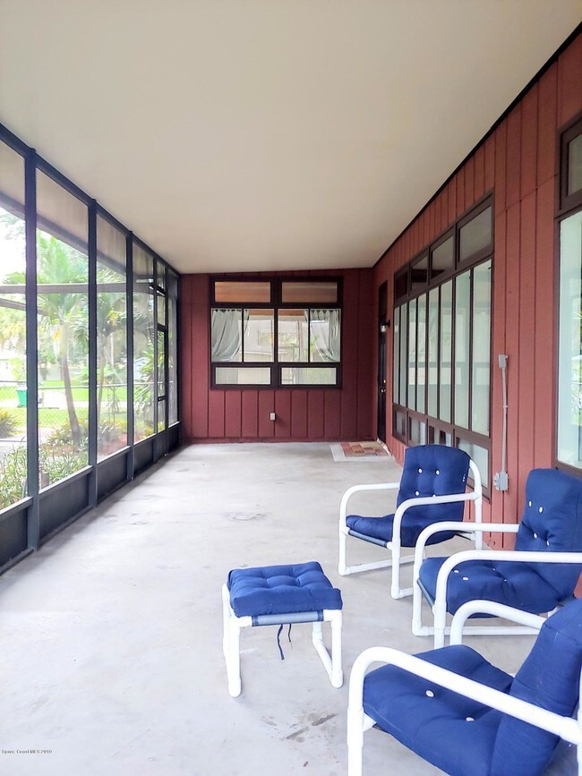 Foto del edificio - 6795 Bright Ave