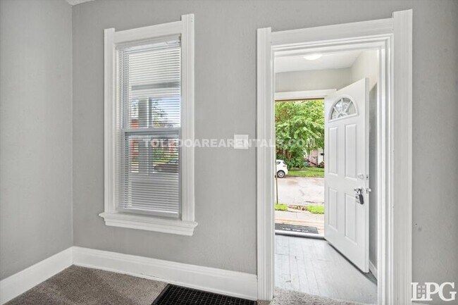 Foto del edificio - 365 Burger St