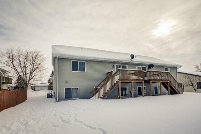 Foto del edificio - 434 Hanson Rd