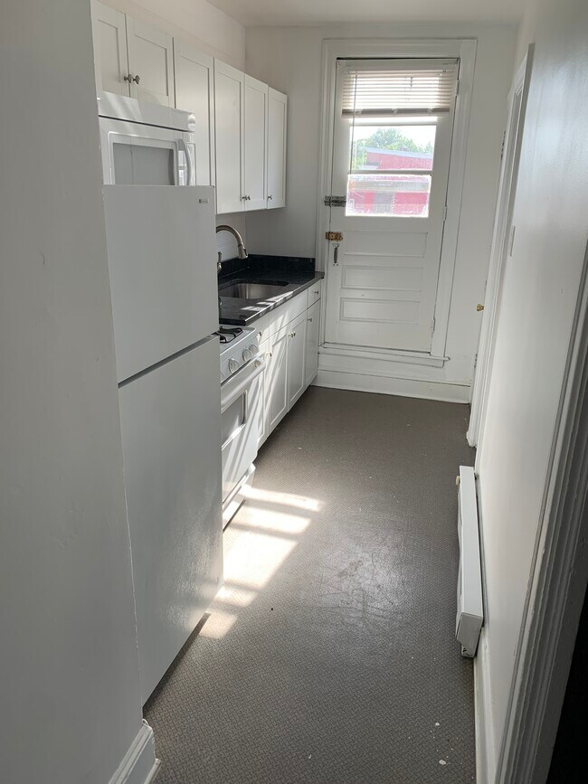 Kitchen - 447 E End Ave