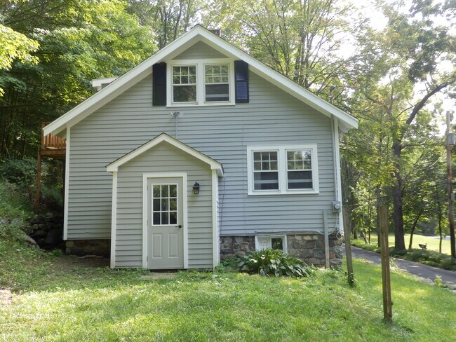 Building Photo - 290 Gage Rd