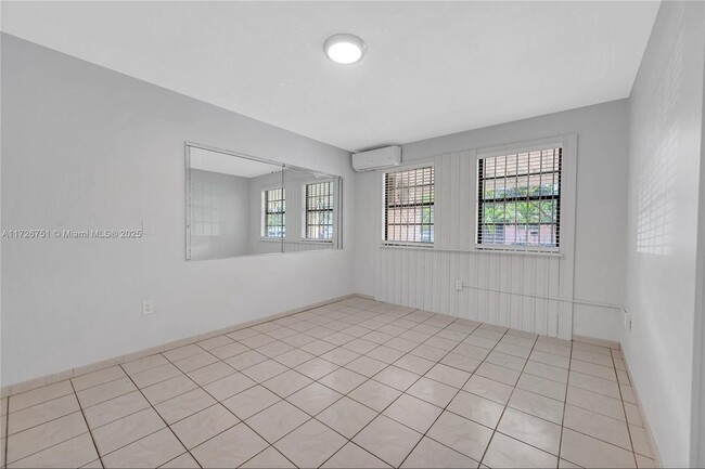 Building Photo - 319 NE 171st Ter