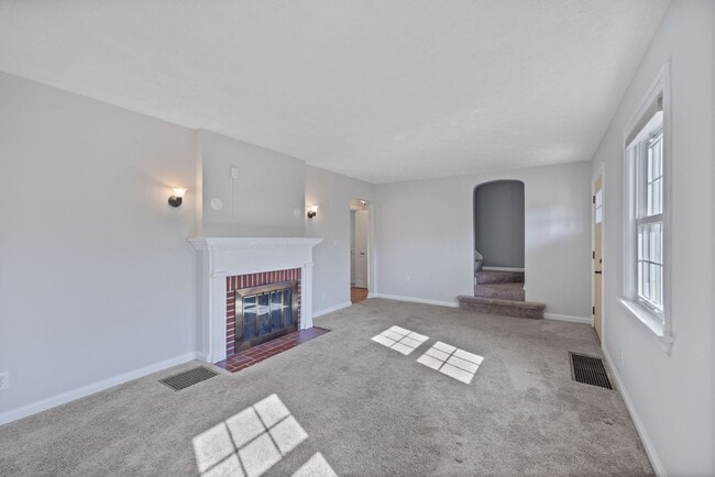 Foto del edificio - ANDERSON- Charming 4 bedroom 2 bath with f...
