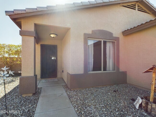 Foto del edificio - 8735 W Royal Palm Rd