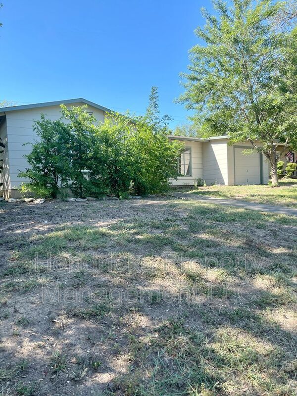 Building Photo - 710 Olney Dr
