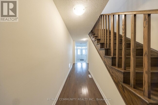 Building Photo - 5 Ginno Ln