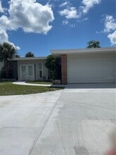 Building Photo - 405 4th Ave N