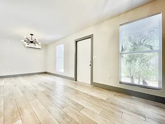 Foto del edificio - 7543-7543 NW 2nd Ct