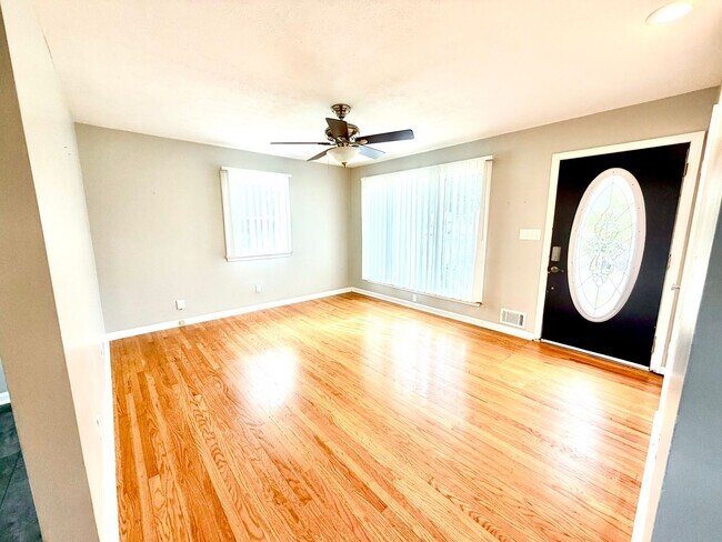 Building Photo - Abundant Space