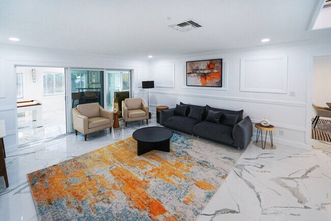 Foto del edificio - 651 NW 42nd Ave