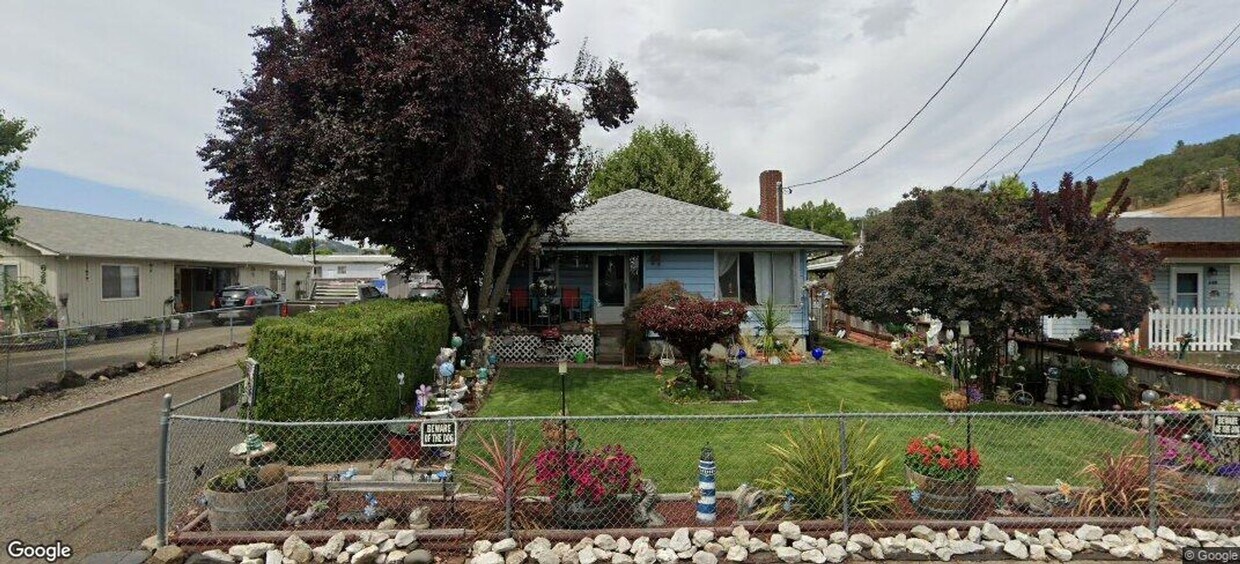 Building Photo - Cute Bungalow 3-bedroom room 1 bath with g...