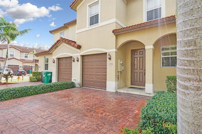 Foto del edificio - 1048 NE 208th St