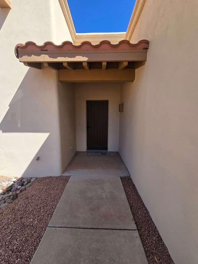 Building Photo - Furnished, 1-Year Long-Term Rental