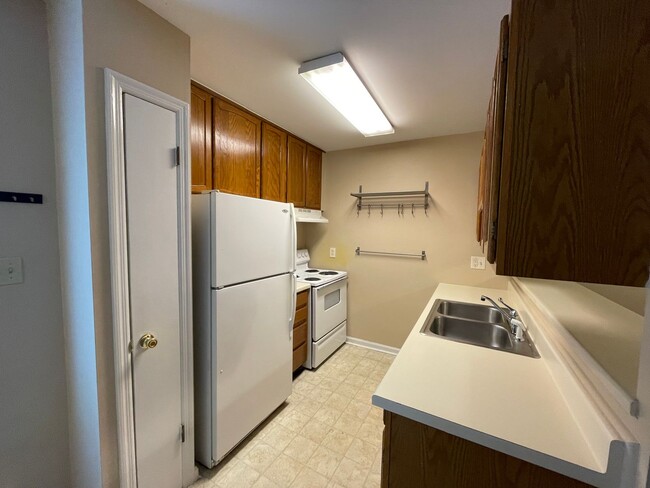 Building Photo - 2 Bedroom, 1 Bath Townhome Minutes from AU and Downtown!