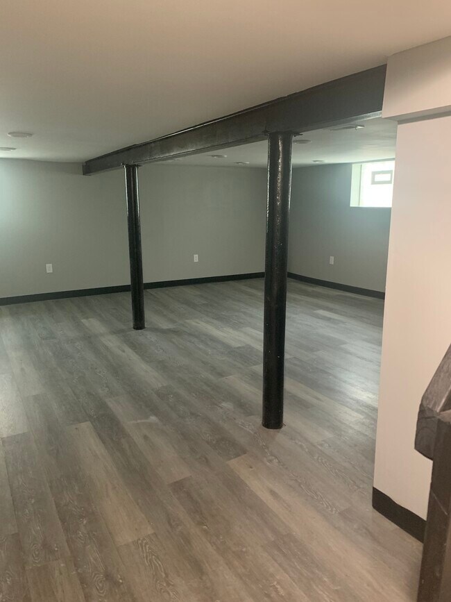 Building Photo - 3516 Zinsle Ave