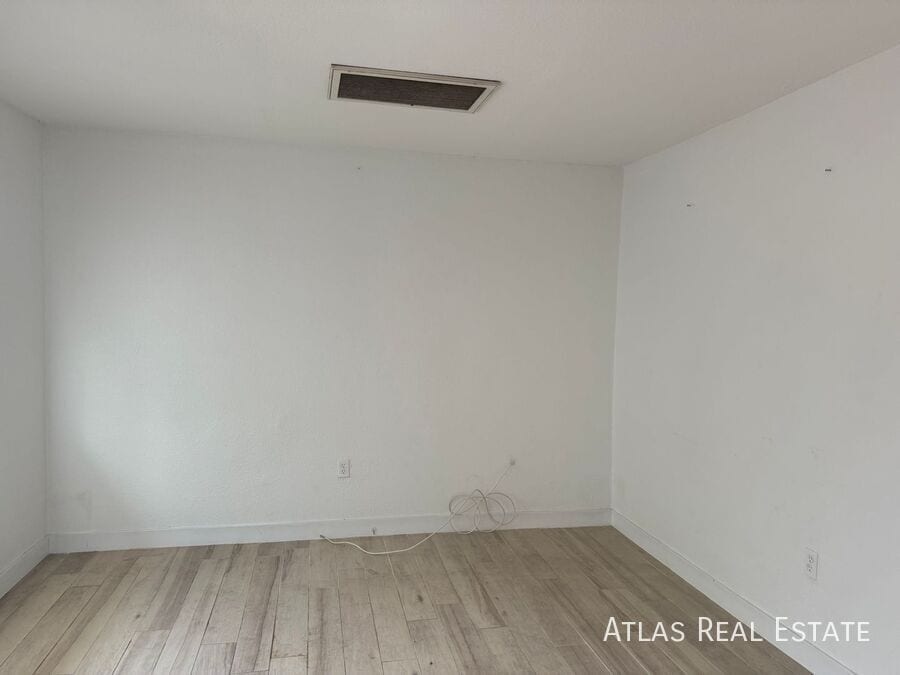 Building Photo - 1537 W Pierce St