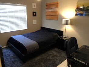 Building Photo - 201 Desoto St