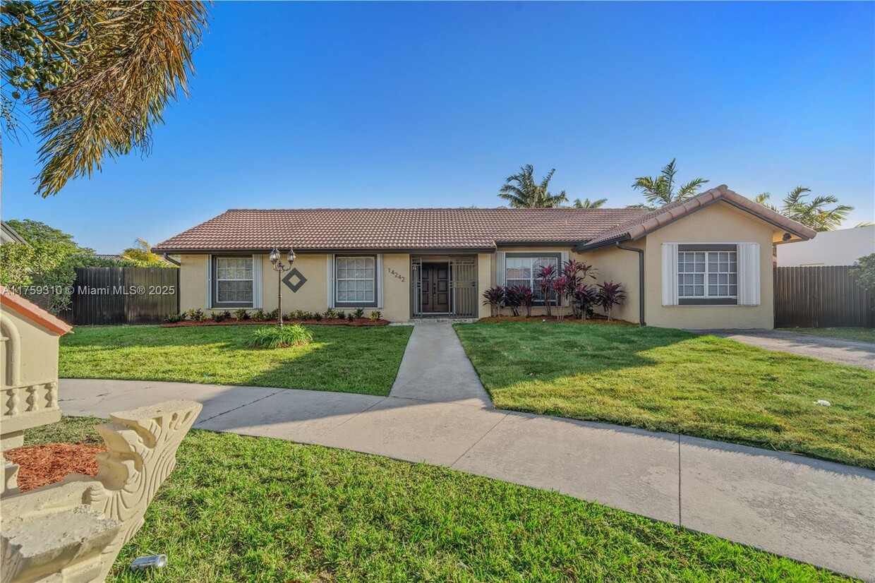 Foto principal - 14242 SW 46th Ter