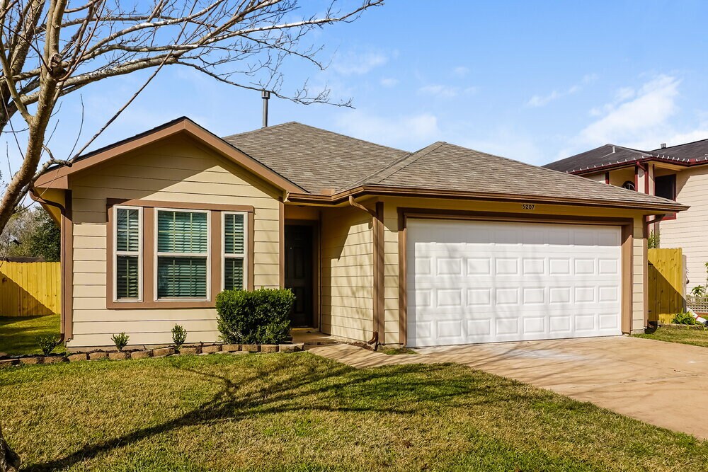 Foto principal - 5207 Riverwood Dr