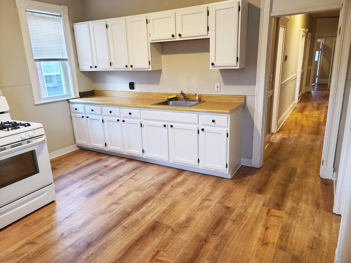 Primary Photo - No Brokers Fee, Oak Sq. Area, Porch, Eat-i...