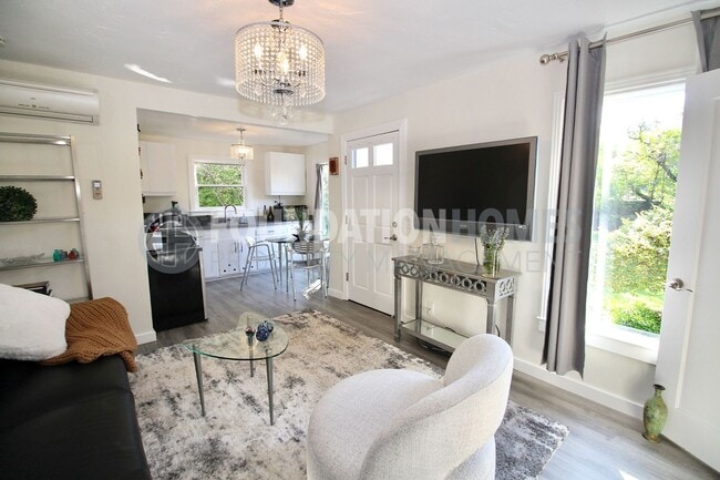 Photo - Creative Cottage Retreat – Near Downtown San Anselmo- Music Studio - A/C - FOUNDATION House