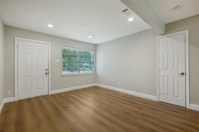 Foto del edificio - 717 Willowbrook Dr