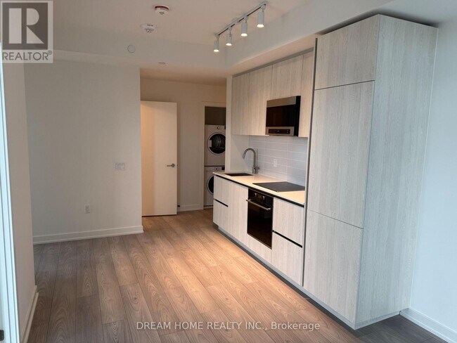 Photo du bâtiment - 110 Broadway Ave