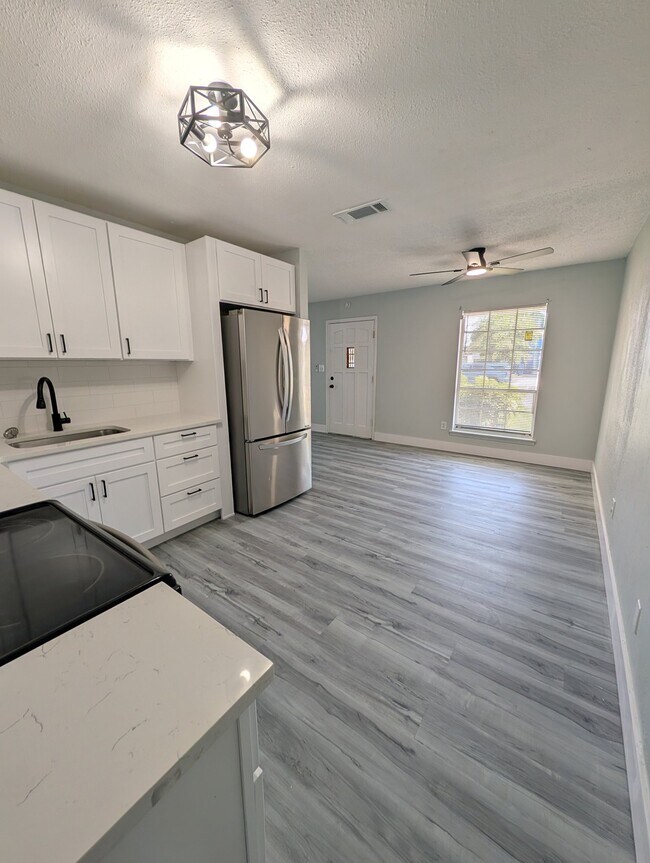 Foto del edificio - 3221 E Cayuga St