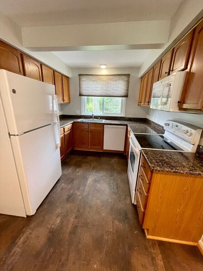 Foto del edificio - GORGEOUS AND SPACIOUS, 3 BED/2BATH RANCH HOME, BIRMINGHAM SCHOOLS-----DARTMOOR